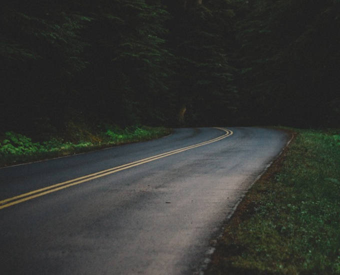 Cemento fosforescente que podría iluminar las carreteras del futuro
